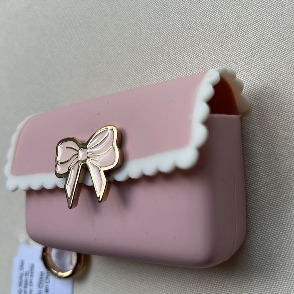 Bath & Body Works Pink Scalloped Bow Snap Case for Hand Sanitizer - Picture 6 of 10